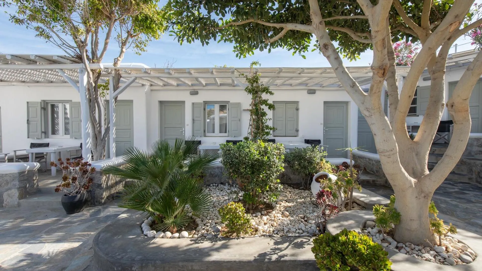 Agia Anna Beachfront Boutique Paraga