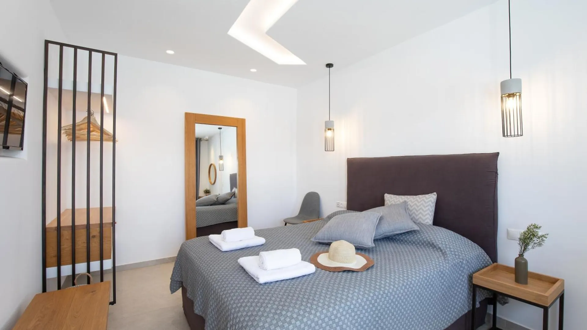 Agia Anna Beachfront Boutique Paraga